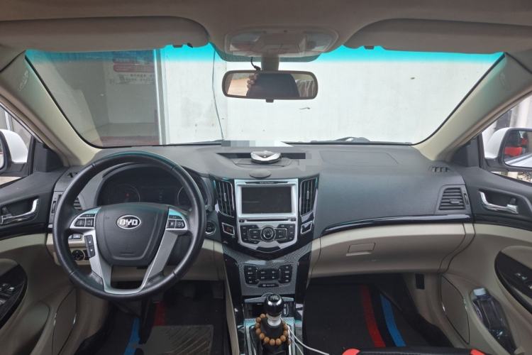 Used BYD Surui 2012 1.5TI Manual Comfort Version Center Console