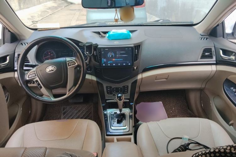 Used BYD Surui 2012 1.5TID Automatic Luxury Version Center Console