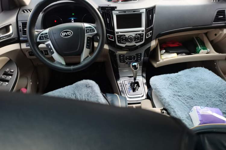 Used BYD Surui 2012 1.5TID Automatic Luxury Version Center Console