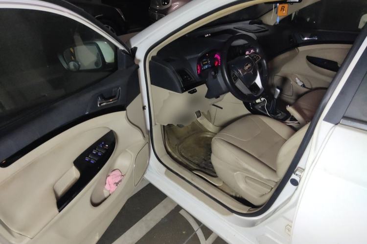 Used BYD Surui 2012 1.5L Manual Comfort Edition Driver Seat