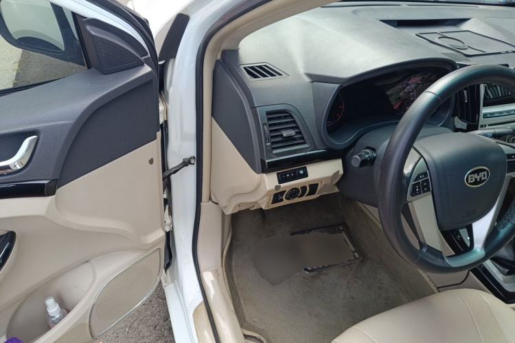 Used BYD Surui 2012 1.5L Manual Comfort Edition Driver Seat