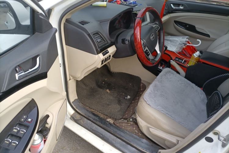Used BYD Surui 2012 1.5L Manual Luxury Version Driver Seat