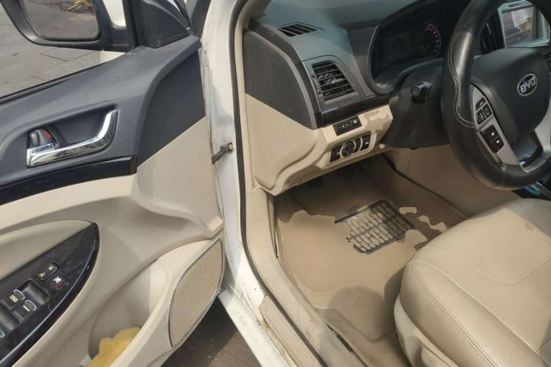 Used BYD Surui 2012 1.5L Manual Comfort Edition Driver Seat