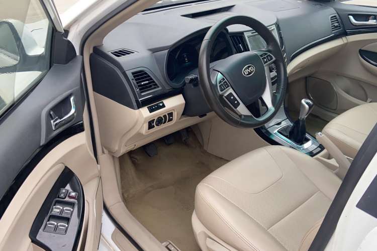 Used BYD Surui 2012 1.5L Manual Luxury Version Driver Seat