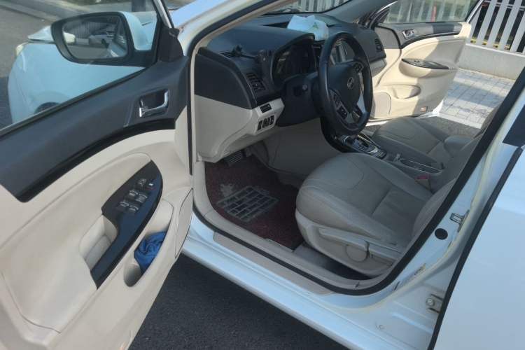 Used BYD Surui 2012 1.5TID Automatic Luxury Version Driver Seat