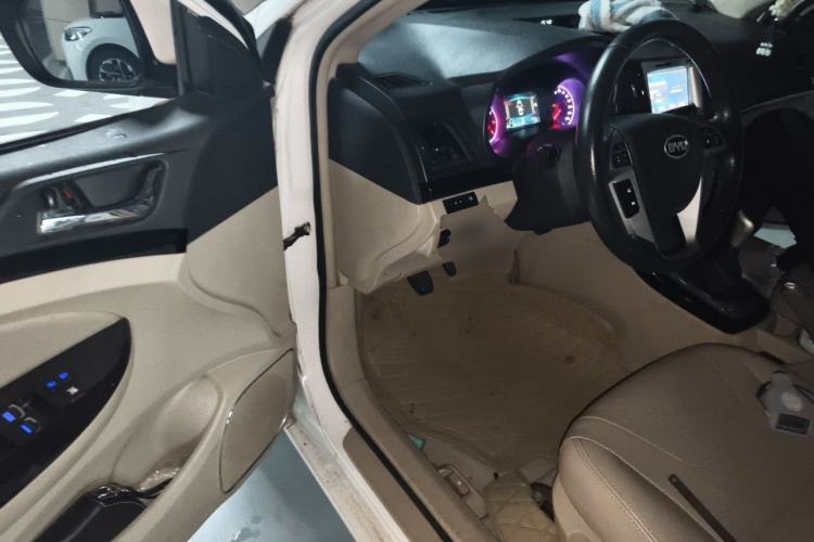 Used BYD Surui 2012 1.5L Manual Luxury Version Driver Seat
