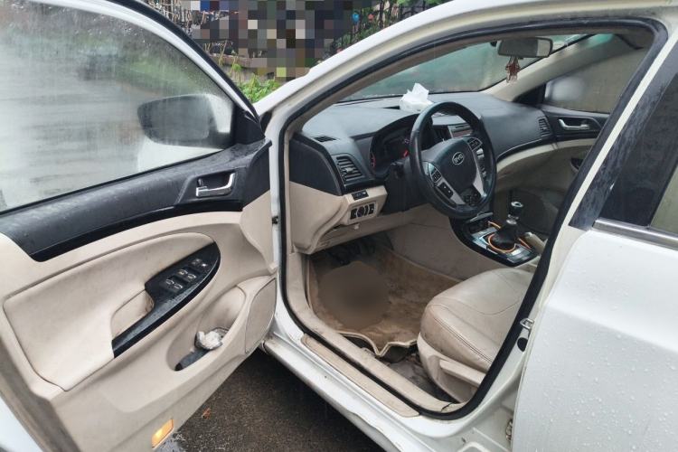 Used BYD Surui 2012 1.5TI Manual Luxury Version Driver Seat