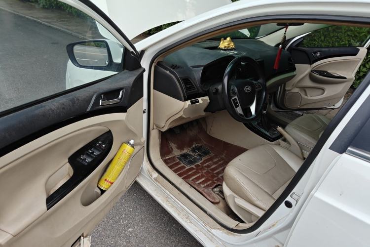 Used BYD Surui 2012 1.5L Manual Luxury Version Driver Seat
