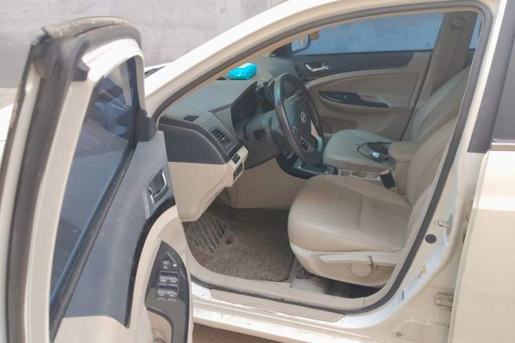 Used BYD Surui 2012 1.5TID Automatic Luxury Version Driver Seat