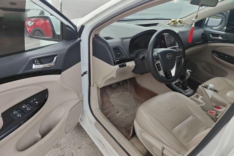 Used BYD Surui 2012 1.5L Manual Luxury Version Driver Seat