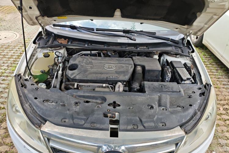 Used BYD Surui 2012 1.5TID Automatic Luxury Version Engine Bay