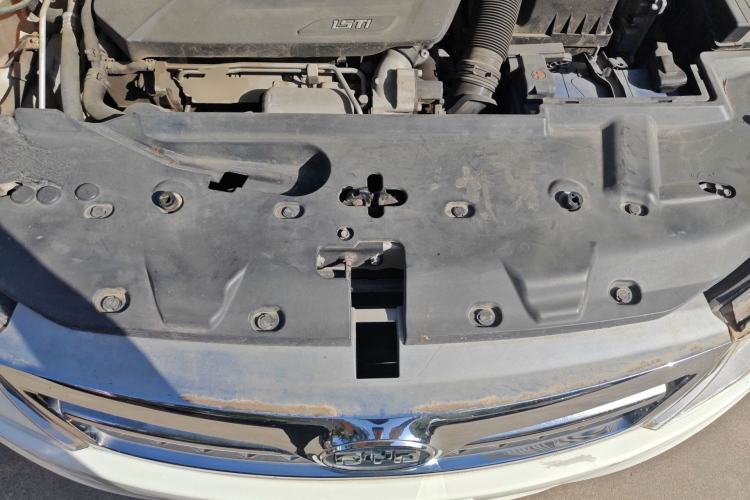 Used BYD Surui 2012 1.5TID Automatic Luxury Version Engine Bay