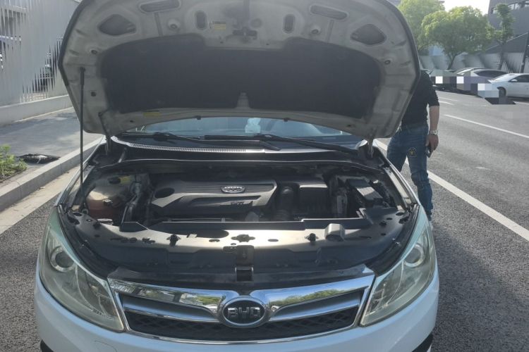 Used BYD Surui 2012 1.5TID Automatic Luxury Version Engine Bay