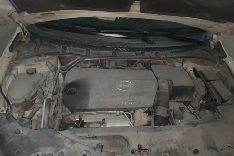 Used BYD Surui 2012 1.5TID Automatic Luxury Version Engine Bay
