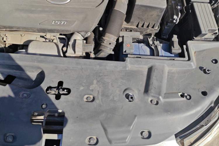 Used BYD Surui 2012 1.5TID Automatic Luxury Version Engine Bay Left