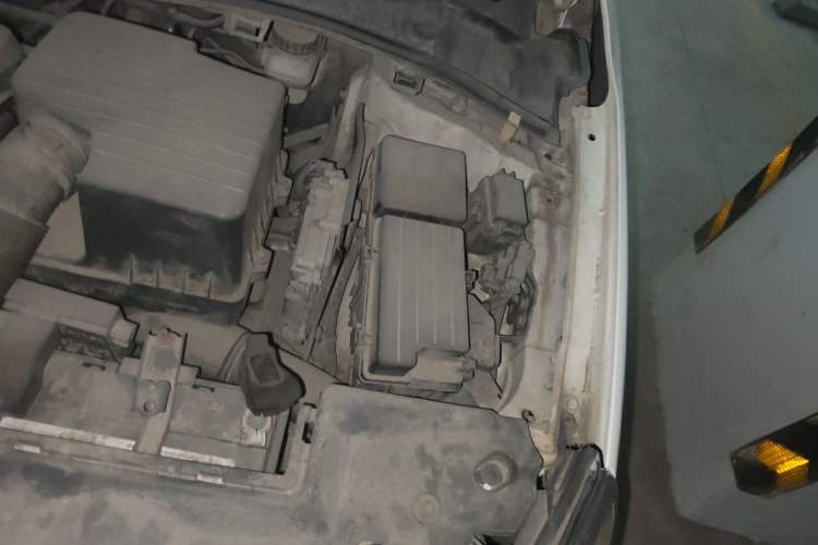 Used BYD Surui 2012 1.5TID Automatic Luxury Version Engine Bay Left