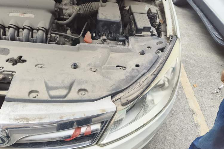 Used BYD Surui 2012 1.5L Manual Luxury Version Engine Bay Left