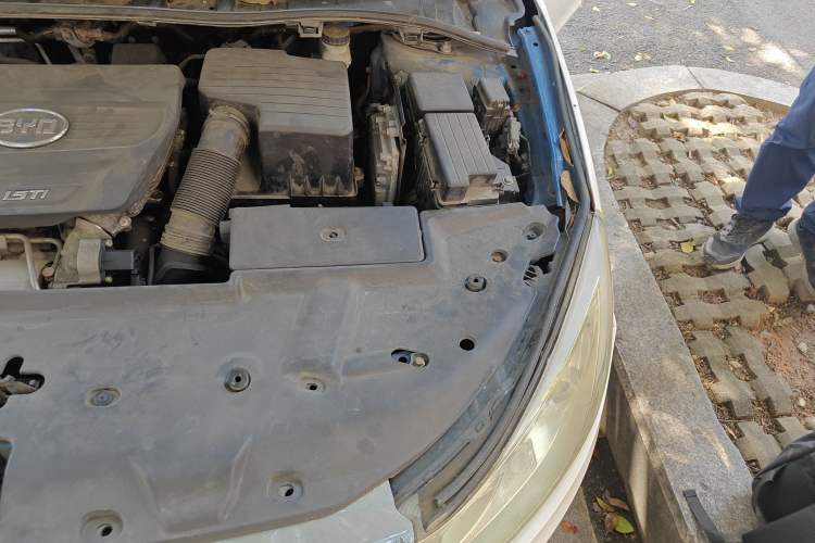 Used BYD Surui 2012 1.5TID Automatic Luxury Version Engine Bay Left