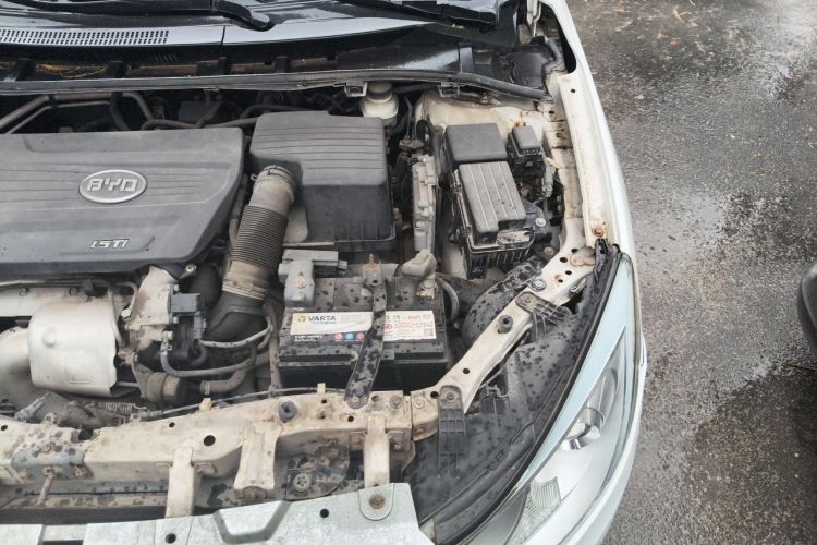 Used BYD Surui 2012 1.5TI Manual Luxury Version Engine Bay Left