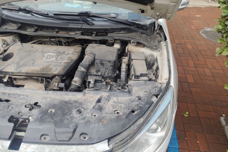 Used BYD Surui 2012 1.5TID Automatic Luxury Version Engine Bay Left