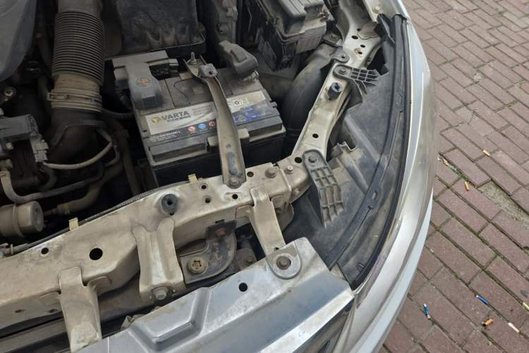 Used BYD Surui 2012 1.5TI Manual Comfort Version Engine Bay Left