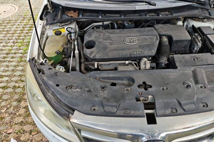 Used BYD Surui 2012 1.5TID Automatic Luxury Version Engine Bay Right