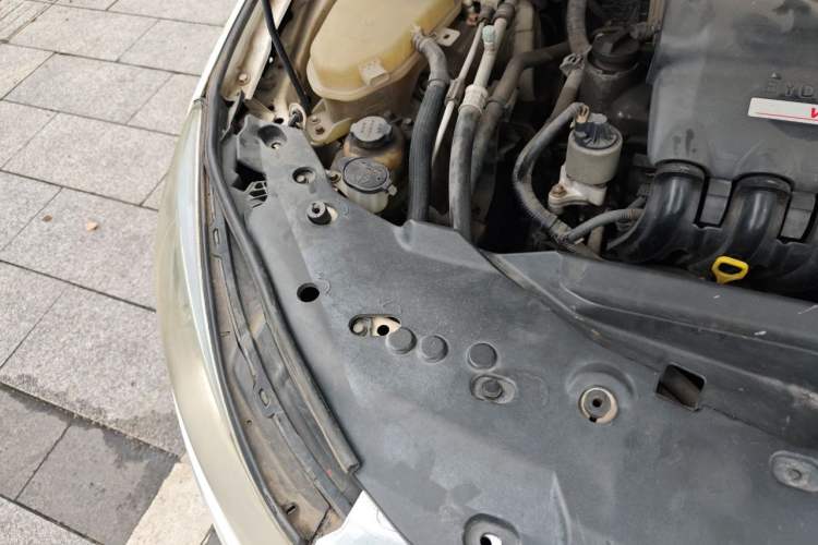 Used BYD Surui 2012 1.5L Manual Luxury Version Engine Bay Right