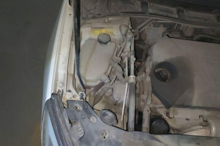 Used BYD Surui 2012 1.5TID Automatic Luxury Version Engine Bay Right