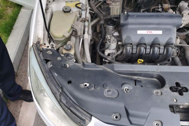 Used BYD Surui 2012 1.5TI Manual Comfort Version Engine Bay Right