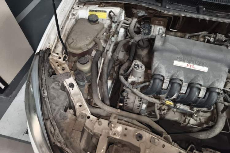 Used BYD Surui 2012 1.5L Manual Luxury Version Engine Bay Right
