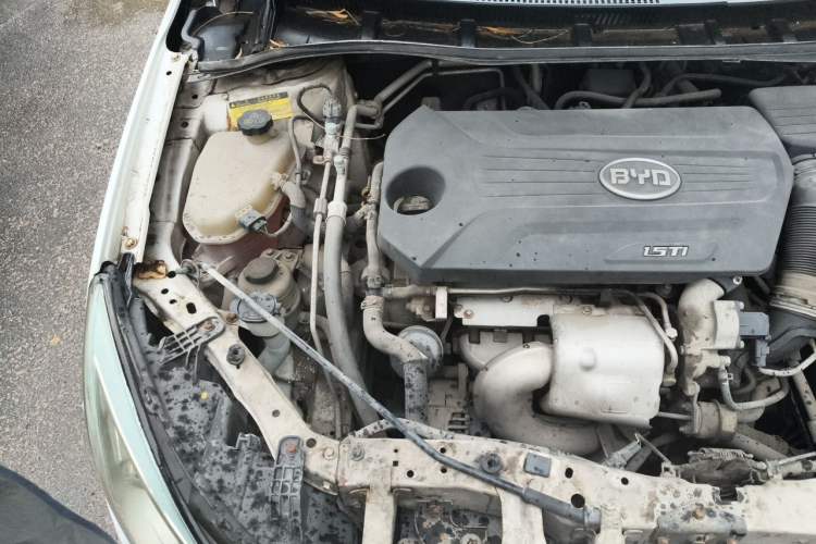Used BYD Surui 2012 1.5TI Manual Luxury Version Engine Bay Right
