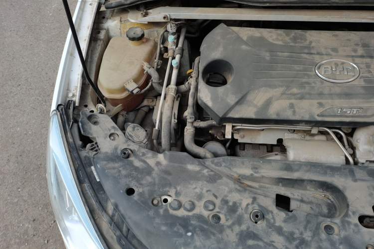 Used BYD Surui 2012 1.5TID Automatic Luxury Version Engine Bay Right