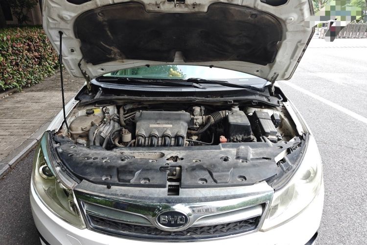 Used BYD Surui 2012 1.5L Manual Luxury Version Engine Bay