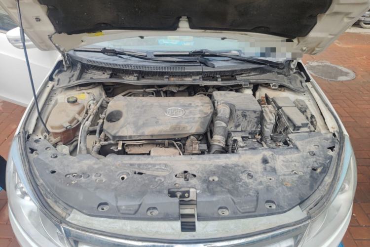 Used BYD Surui 2012 1.5TID Automatic Luxury Version Engine Bay