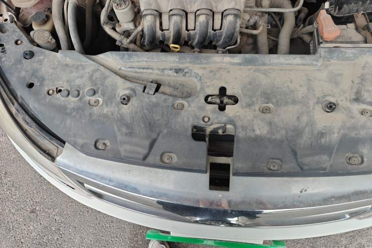 Used BYD Surui 2012 1.5L Manual Luxury Version Engine Bay