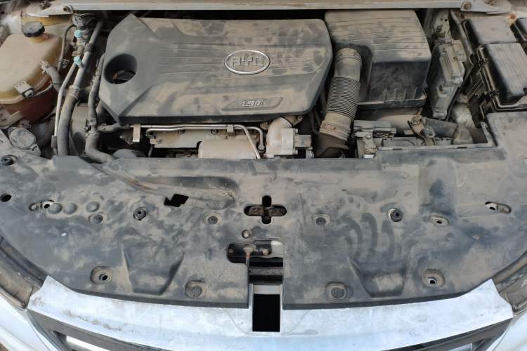 Used BYD Surui 2012 1.5TID Automatic Luxury Version Engine Bay