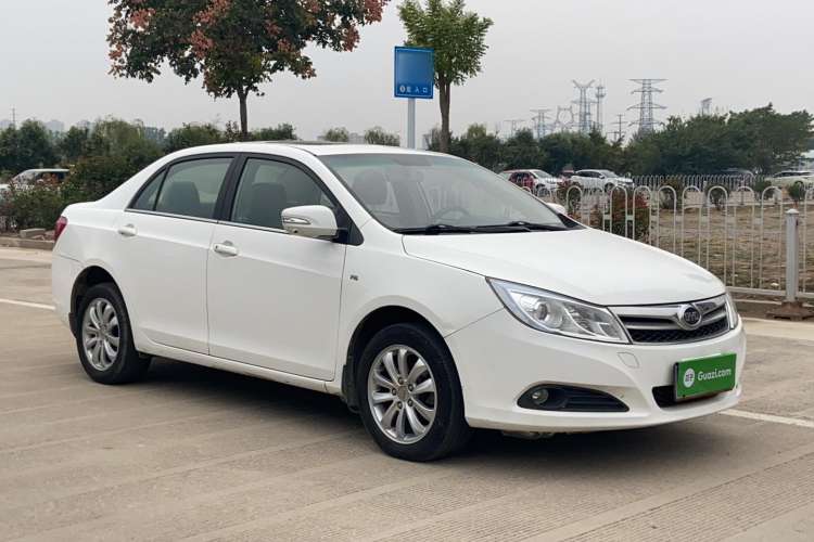 Used BYD Surui 2012 1.5L Manual Luxury Version Front Right 45 Deg
