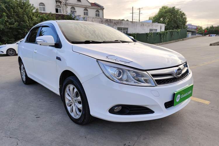 Used BYD Surui 2012 1.5L Manual Luxury Version Front Right 45 Deg