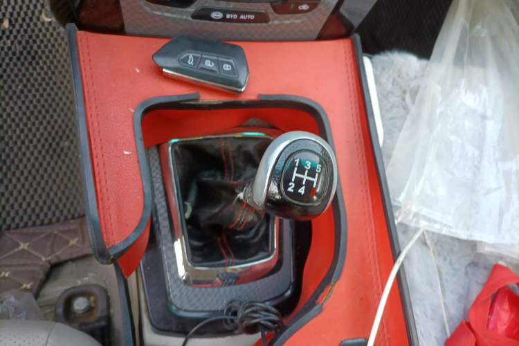 Used BYD Surui 2012 1.5L Manual Luxury Version Gear Lever