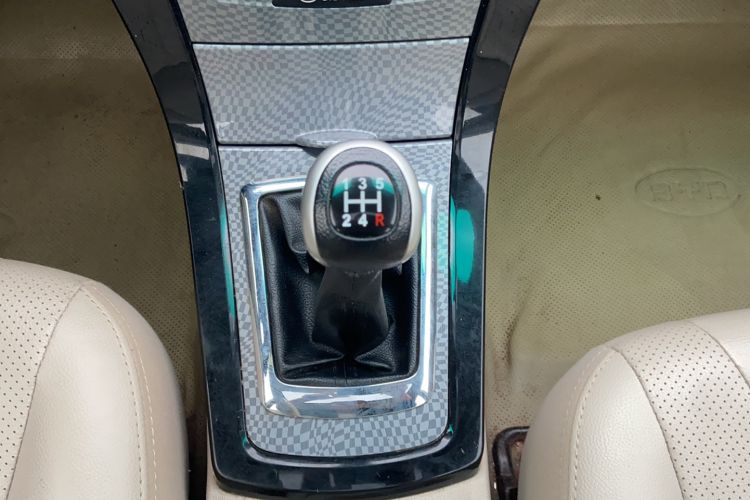Used BYD Surui 2012 1.5L Manual Luxury Version Gear Lever
