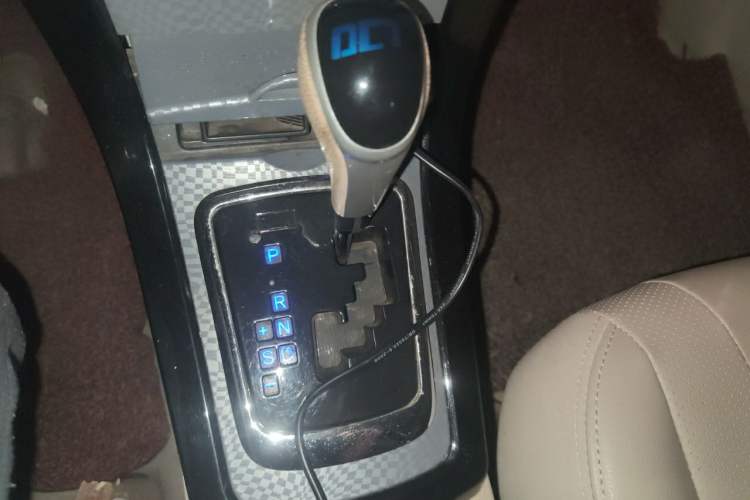 Used BYD Surui 2012 1.5TID Automatic Luxury Version Gear Lever