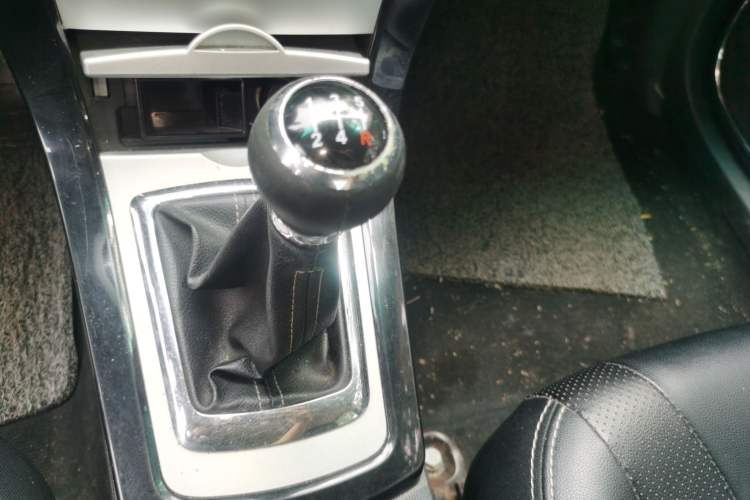 Used BYD Surui 2012 1.5TI Manual Comfort Version Gear Lever