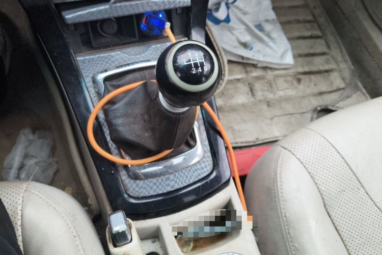 Used BYD Surui 2012 1.5TI Manual Luxury Version Gear Lever