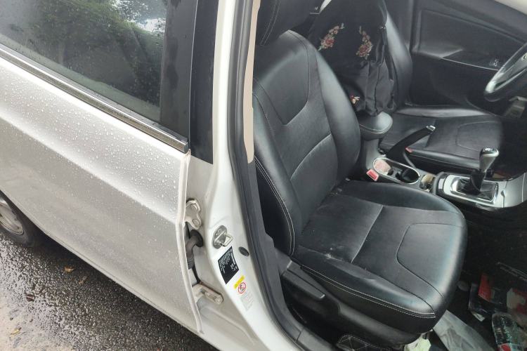 Used BYD Surui 2012 1.5L Manual Luxury Version Interior 11