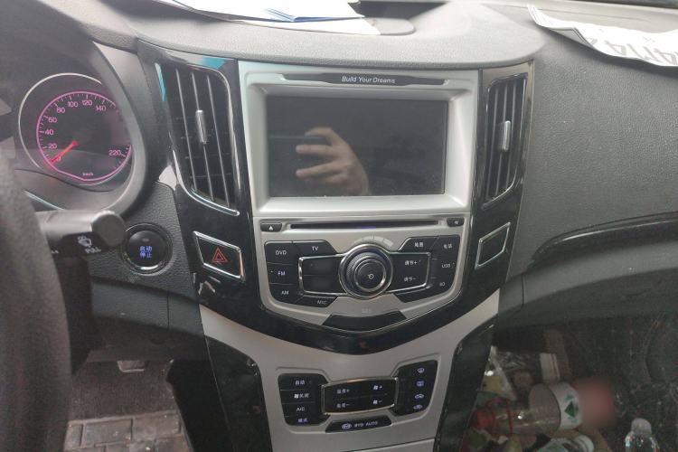 Used BYD Surui 2012 1.5L Manual Luxury Version Interior 4