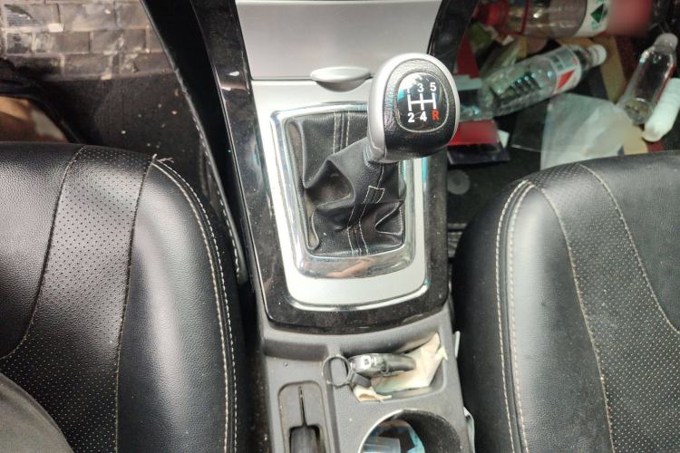 Used BYD Surui 2012 1.5L Manual Luxury Version Interior 5