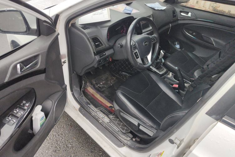 Used BYD Surui 2012 1.5L Manual Luxury Version Interior 8