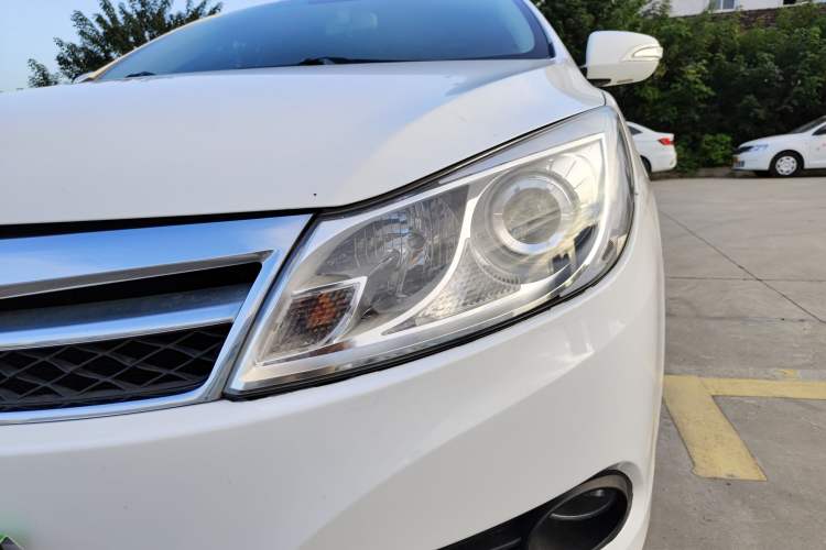 Used BYD Surui 2012 1.5L Manual Luxury Version Left Front Headlight