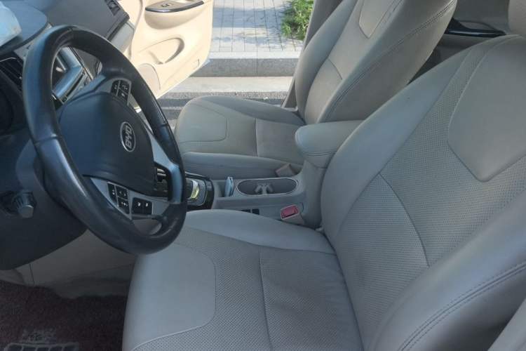 Used BYD Surui 2012 1.5TID Automatic Luxury Version Left Front Seat