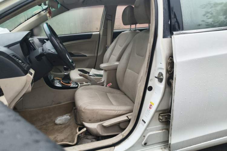 Used BYD Surui 2012 1.5TI Manual Luxury Version Left Front Seat